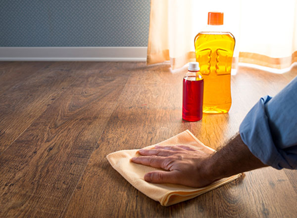 چگونه وسایل چوبی را تمیز کنیم؟